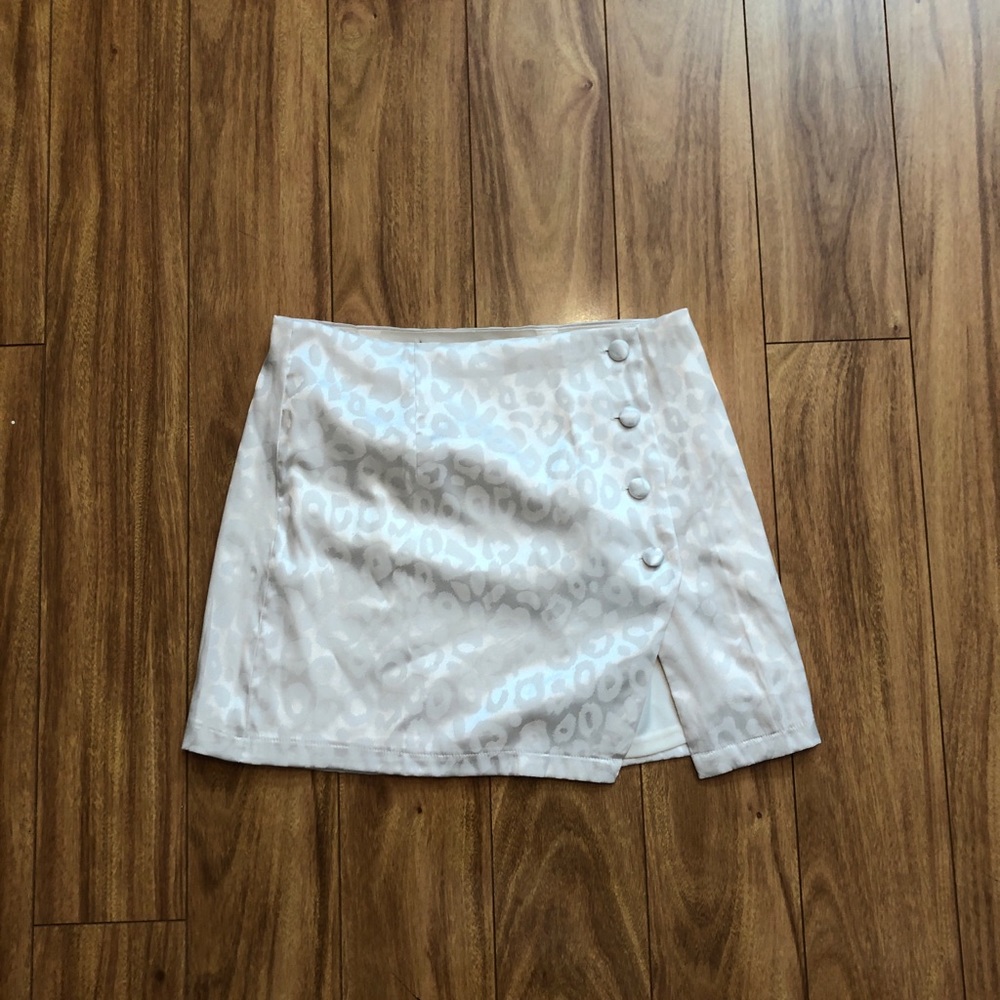 Champagne cheetah silk mini skirt with slit
